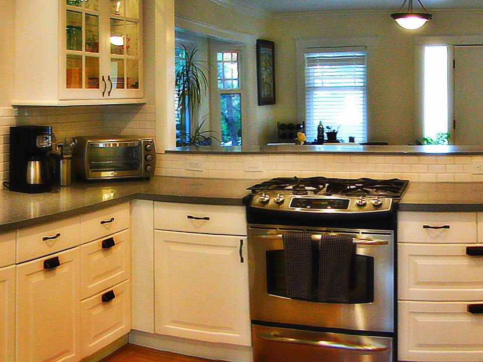 2nd image of 946 5th St