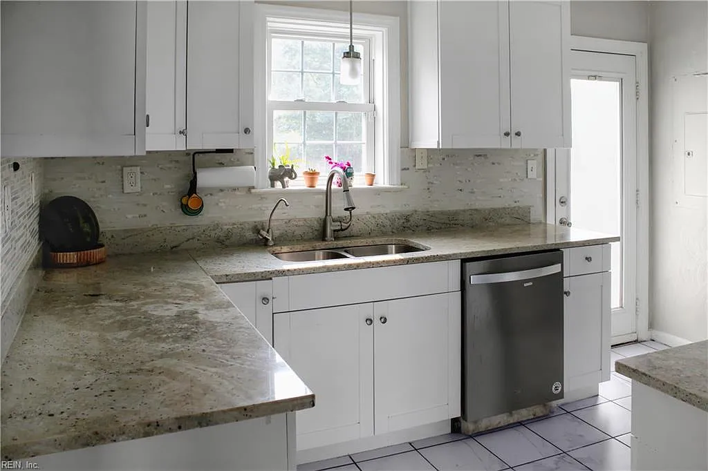 3 bed, 1344 sqft, $2,600 — Photo 3