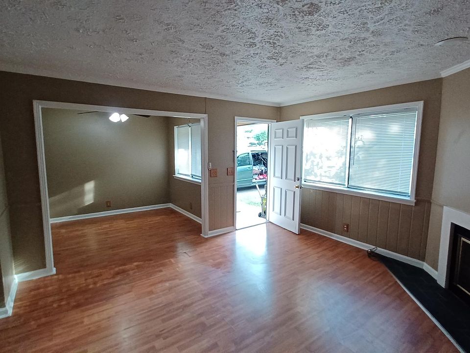 Front door Open, Wood fire place on the right. (only for displace.)