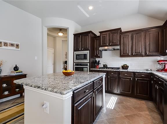 5th image of 1032 Water Garden Cir