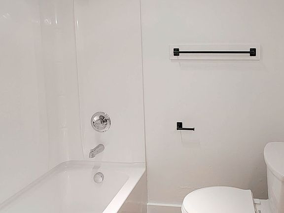 2nd image of 550 Schetter Ave #8