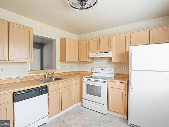 2nd image of 889 Saint Michaels Dr