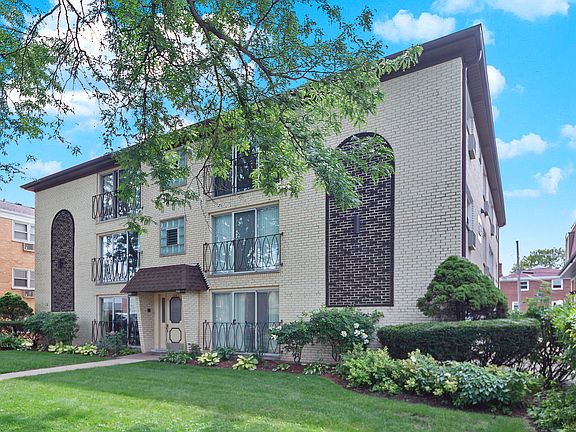 2nd image of 1247 Washington St #304