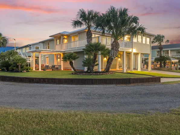 20 Park Dr, Rockport, TX 78382