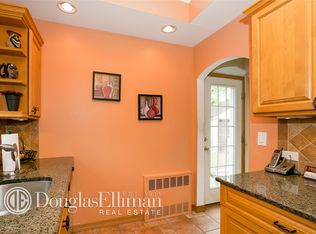 27 Soloff Rd, Massapequa, NY 11758