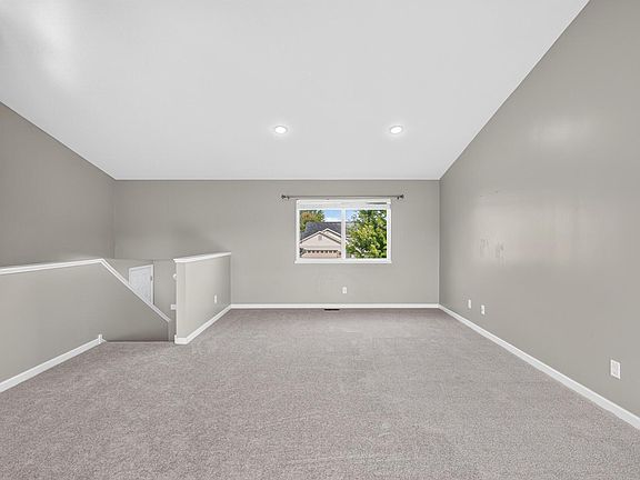 5th image of 930 Meadows Blvd