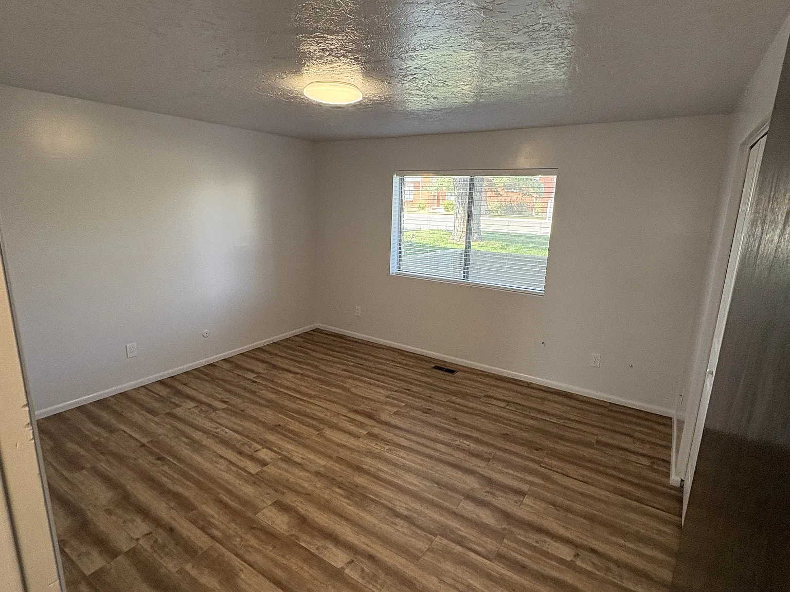 2 bed, 1054 sqft, $1,345 — Photo 4