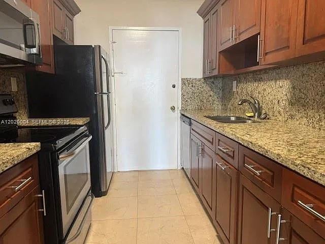5401 Collins Ave #1213 — Photo 21