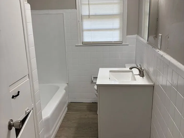2608 Walker St — Photo 10
