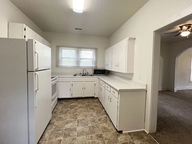 813 Cherry St #B — Photo 3