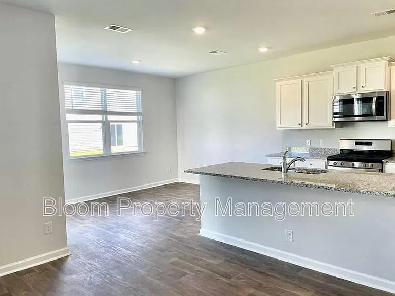 825 Kirby Ct — Photo 5