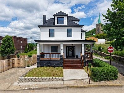 1st image of 521 Spring St