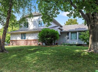 10274 Y St, Omaha, NE 68127