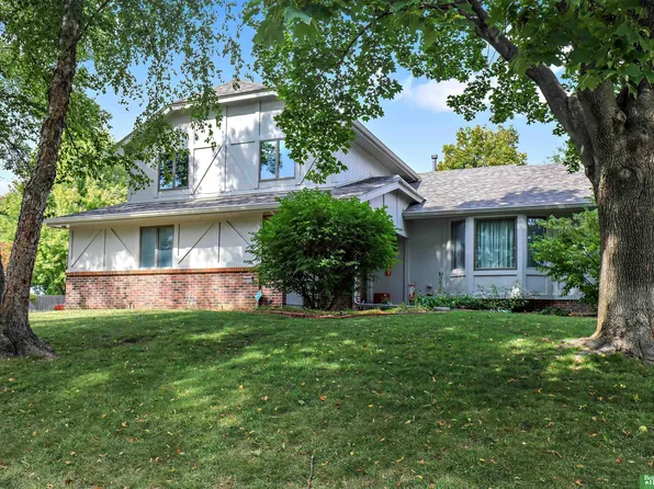 10274 Y St, Omaha, NE 68127