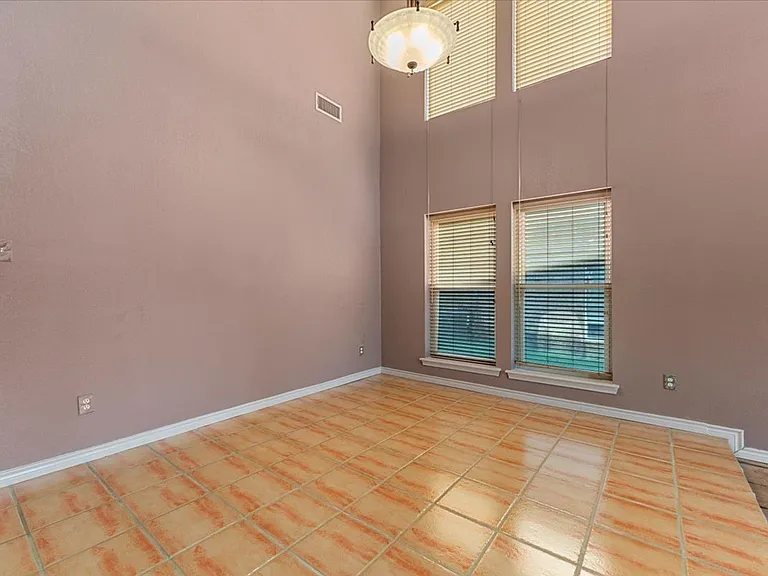 6752 Macintosh Dr — Photo 14