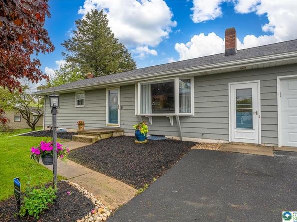 677 English Rd, Bath, PA 18014