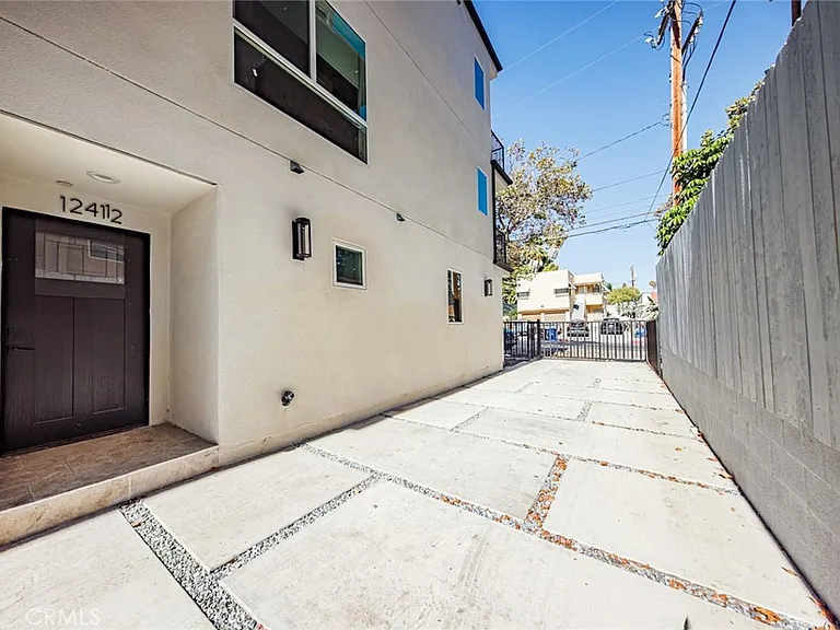 1243 N Sycamore Ave — Photo 42