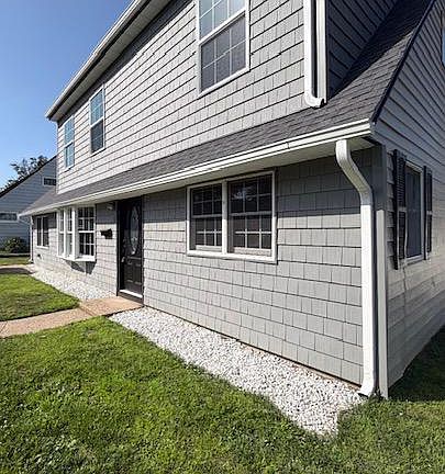 2nd image of 8 Parkside Cir