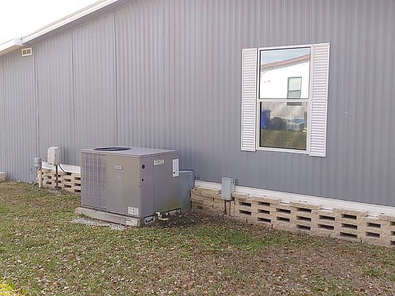 5th image of 102 Andrew St