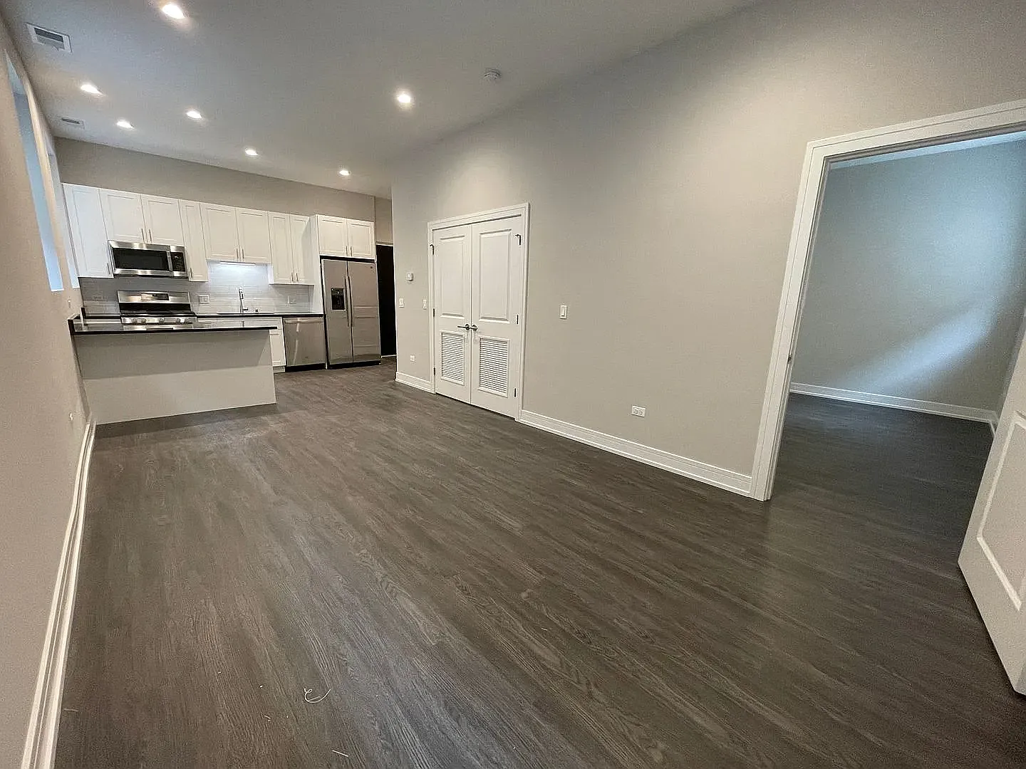 1730 W. Greenleaf Ave — Photo 2