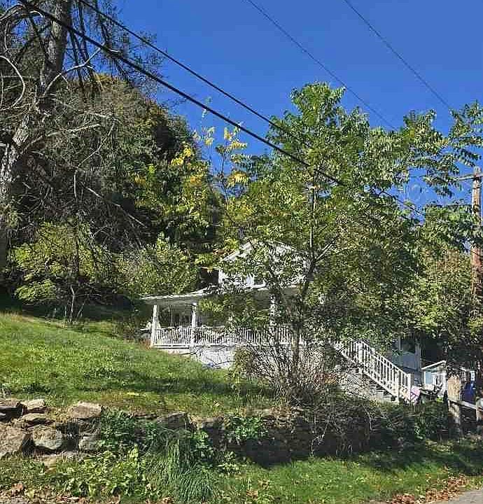 2nd image of 17905 Laurel Run Rd SW