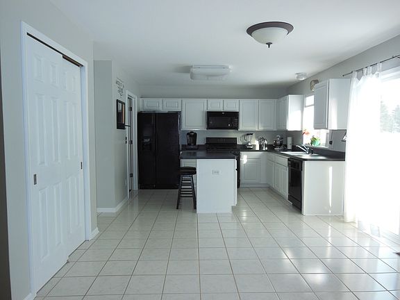 4th image of 648 Canterbury Ln