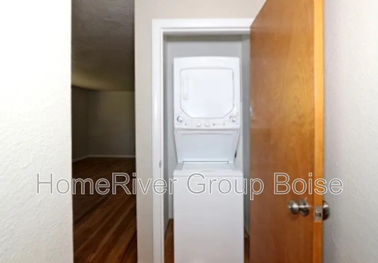 919 N Riviera Dr — Photo 7