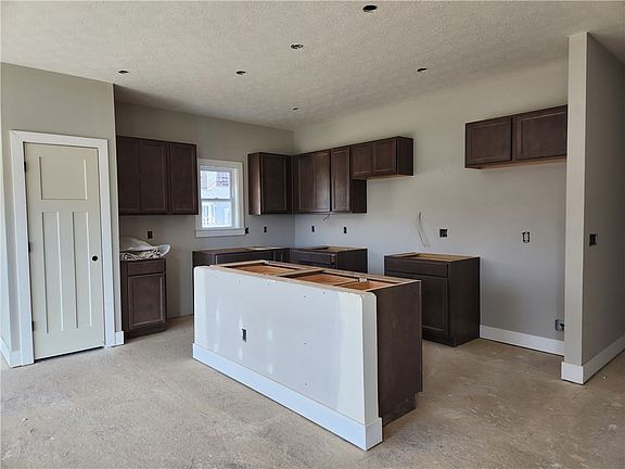 4th image of 1575 N Fairfield Rd