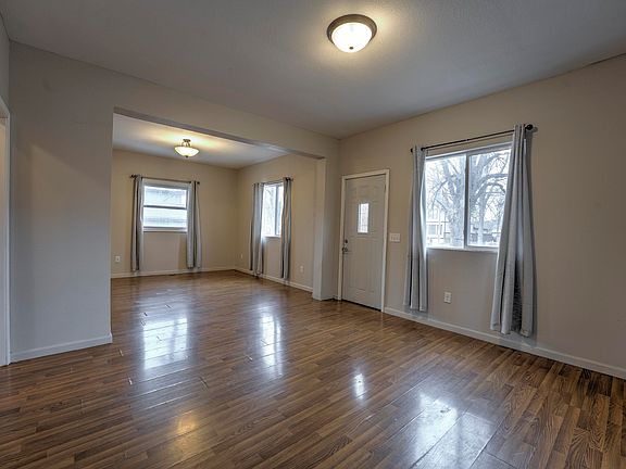 5th image of 917 4th Ave NW