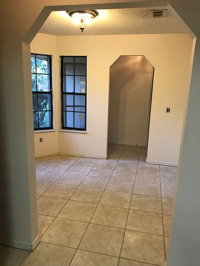 3-bedroom, 2-bathroom spacious singlefamily home located in Jacksonville's growing Westside commu... — Photo 4