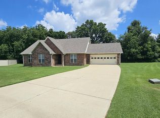 174 Oak St, Martin, TN 38237