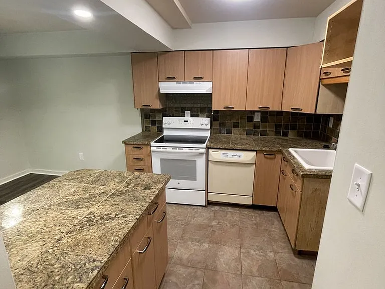 7124C Longstreet Dr — Photo 13