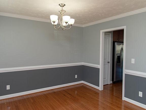 3rd image of 25 Eisenhower Ct
