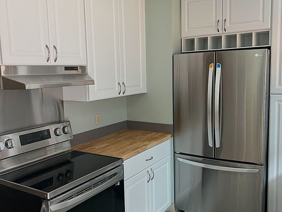5th image of 950 Richard St
