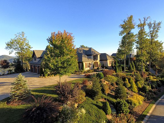 6200 sq ft of elegance