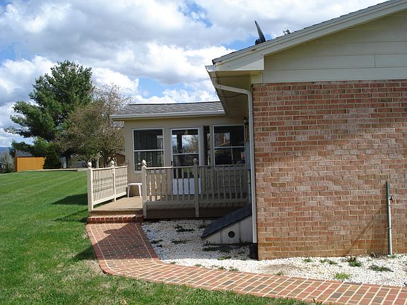 4th image of 185 Mount Vista Dr