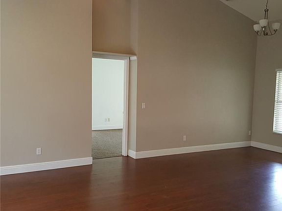 4th image of 1700 Country Terrace Ln