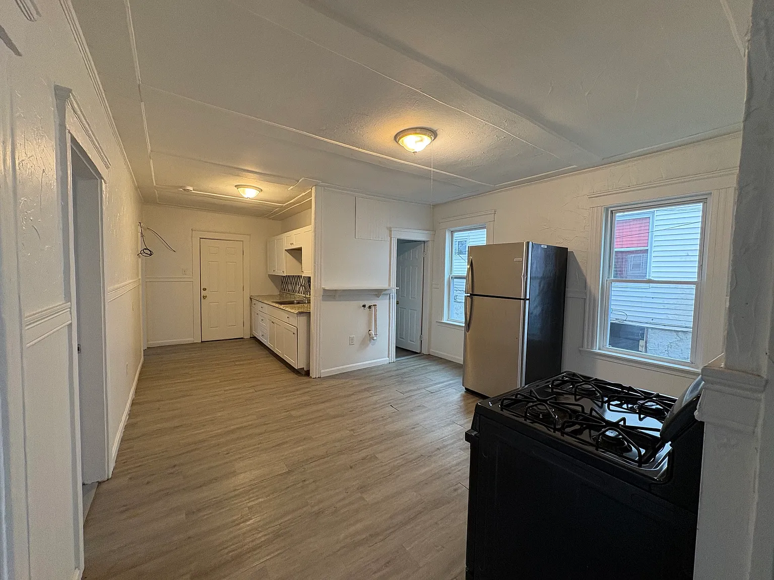 3 bed, 1.0 bath, $2,200 — Photo 3