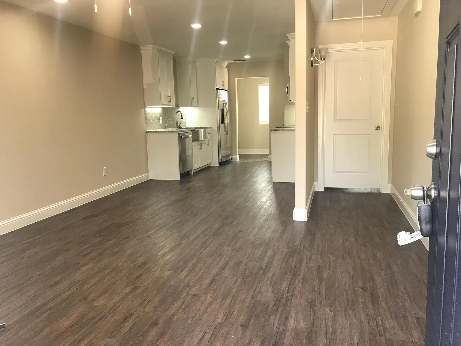 902 N Bush Ave — Photo 1