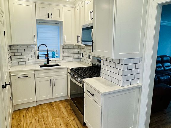 2nd image of 240 Hathaway St Floor 1