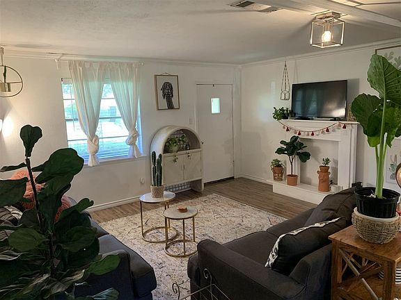 5th image of 1103 Eden Dr