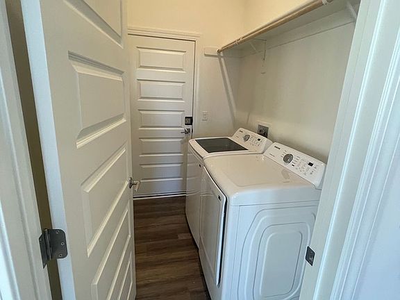 4th image of 16165 Fontana St