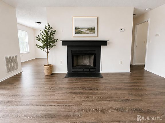 4th image of 47 Tanglewood Ct
