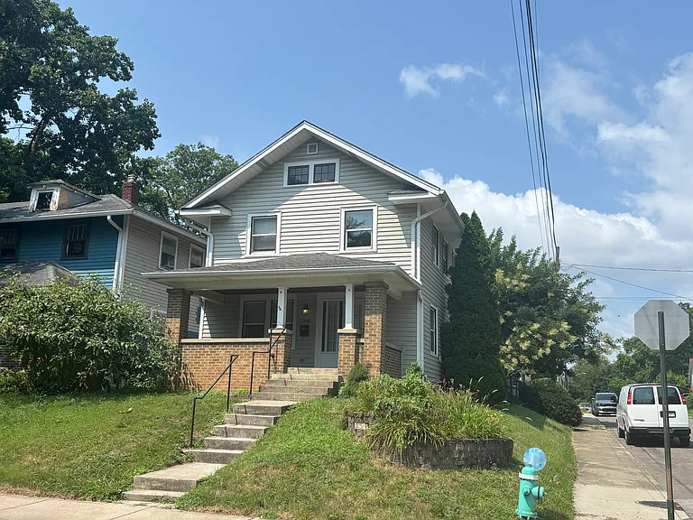 1240 N Temple Ave — Photo 2