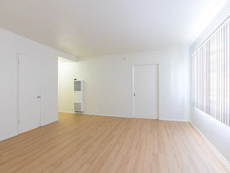 667-669 Levering — Photo 36