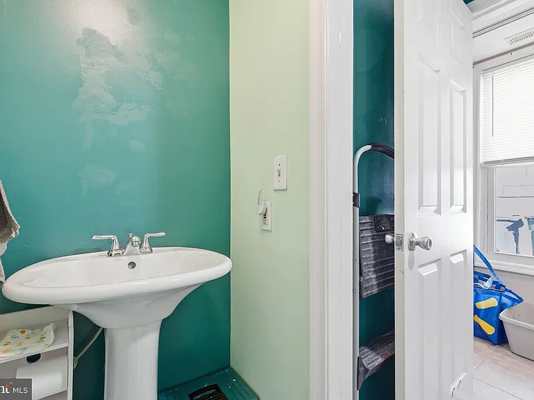 116 W Clement St — Photo 15