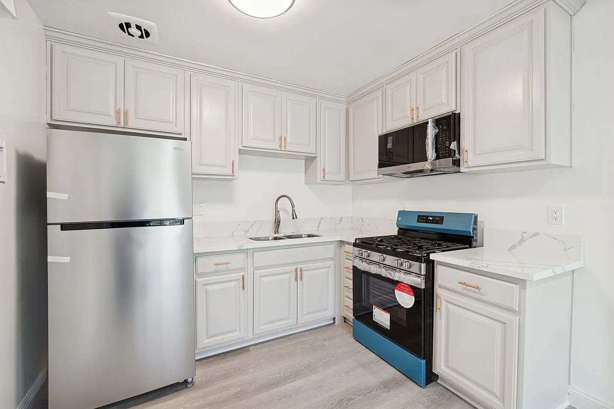 Building Photo - 337 S Rexford Dr #1