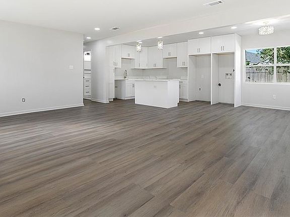 4th image of 2824 Virginia Lee Dr