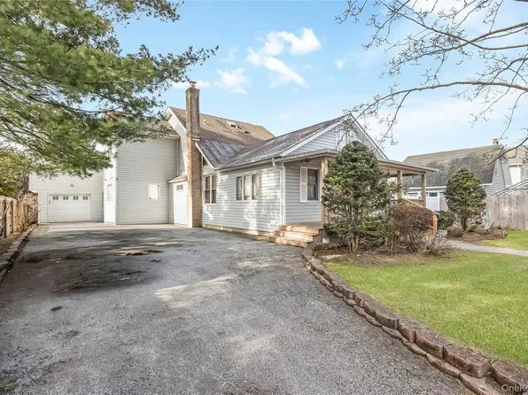 8 Alexander Avenue, Farmingdale, NY 11735
