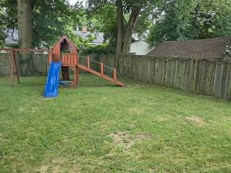 328 Hanover Ct — Photo 22